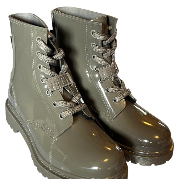 NWOB~ Dkny Tilly Rain Boot Womens
Waterproof Lace Up Booties. Size 8m. - Picture 8 of 10